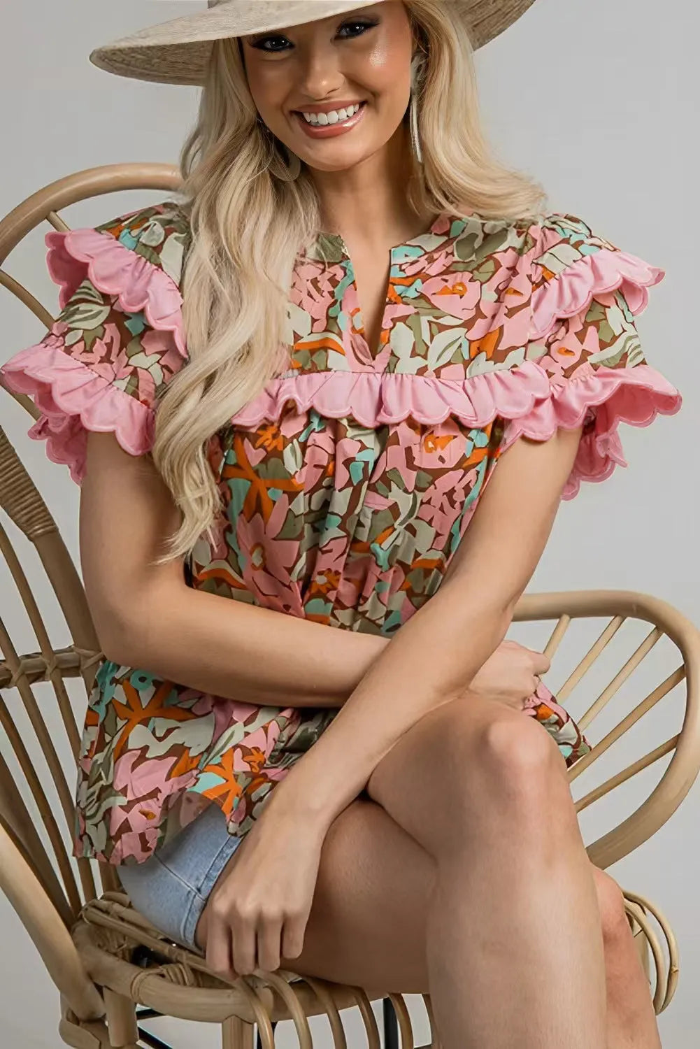 Μπλούζα με βολάν και φλοράλ σχέδια – Κομψή και ελαφριά μπλούζα με βολάν και μανίκια