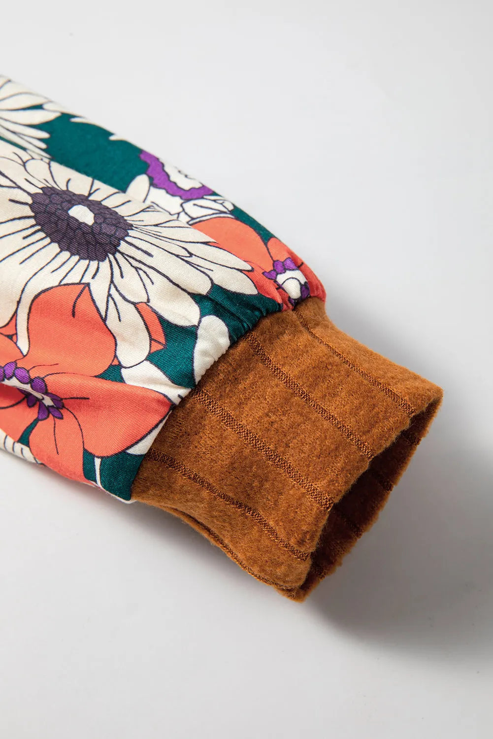 Μπλούζα με ριμπ μανίκια και λουλούδια