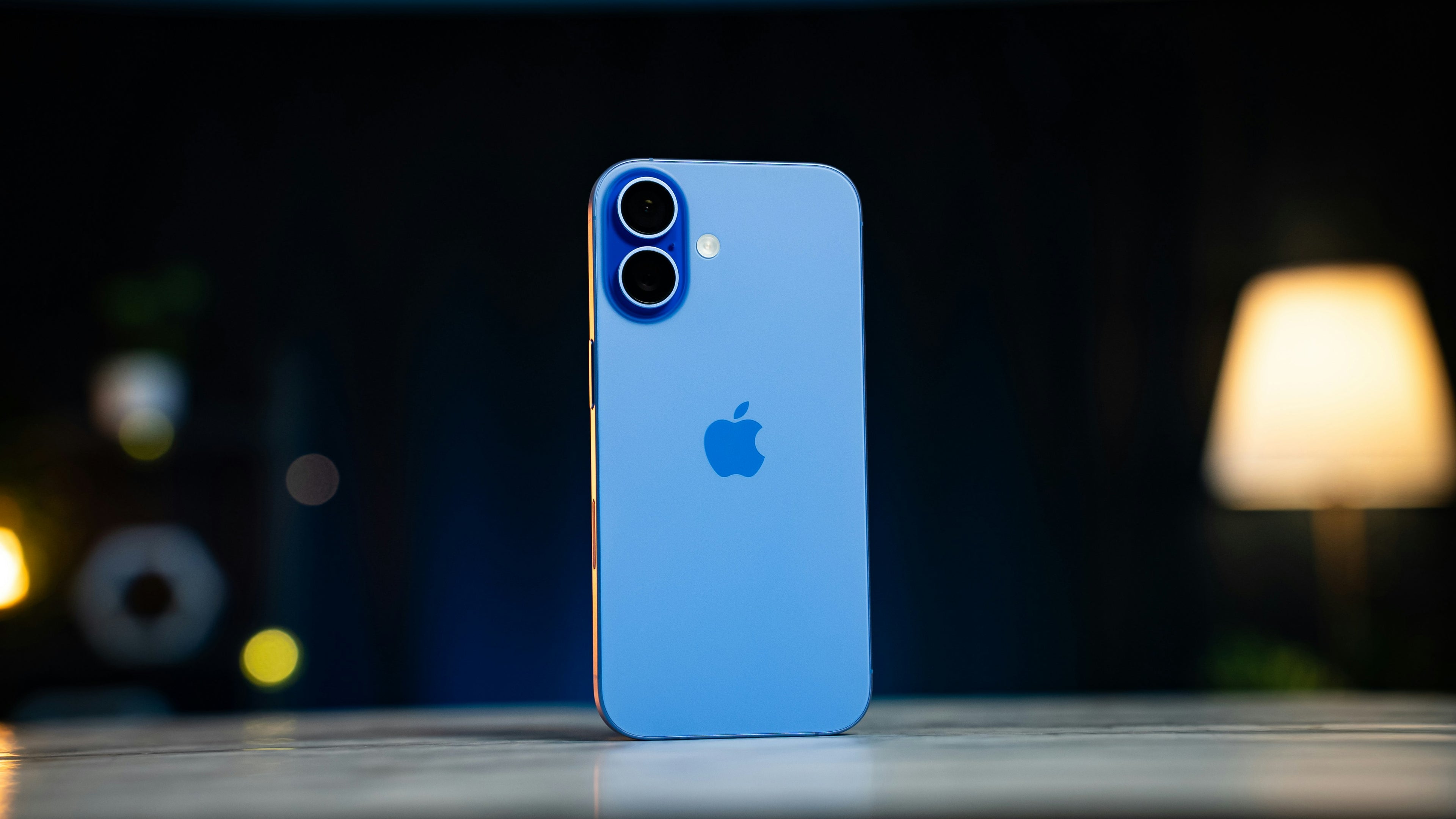 iPhone 16 128GB Ultramarine