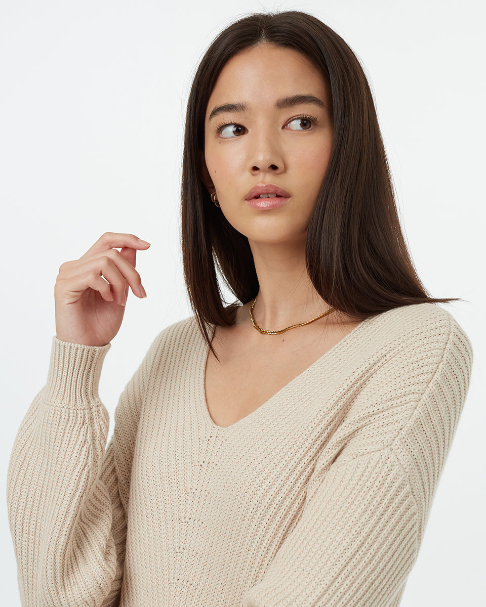 Φόρεμα με V λαιμόκοψη και ψηλή γραμμή