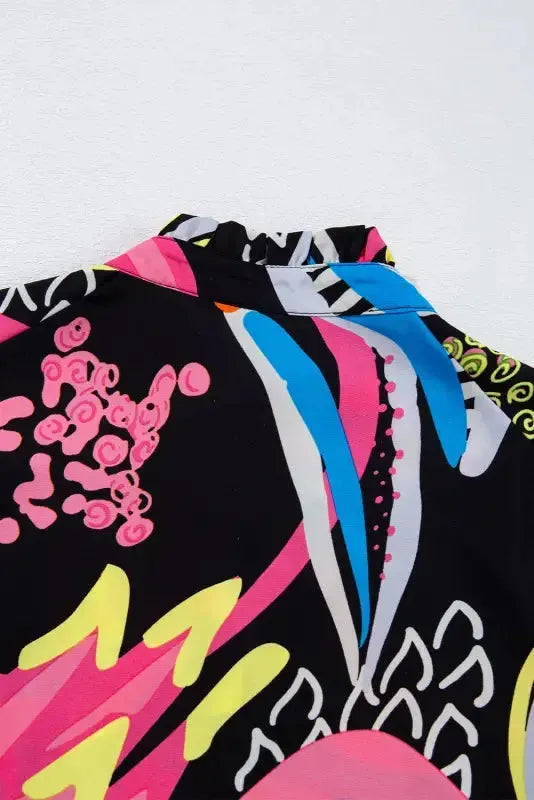 Μπλούζα με βολάν και λαιμόκοψη V με αιθέρια μοτίβα